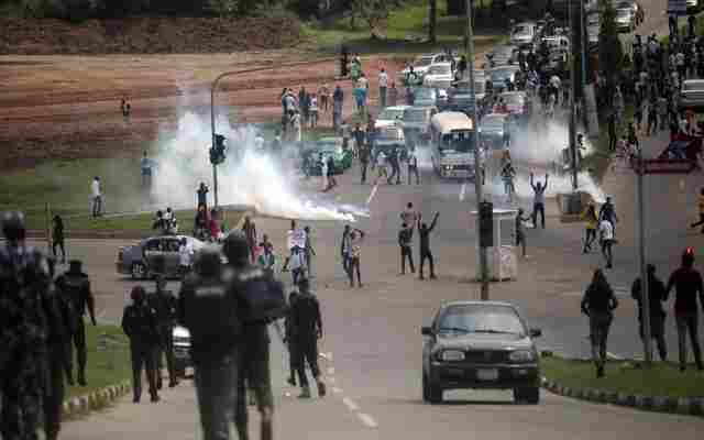 Nigéria: les troubles se poursuivent à Lagos et sa prison centrale a été incendiée