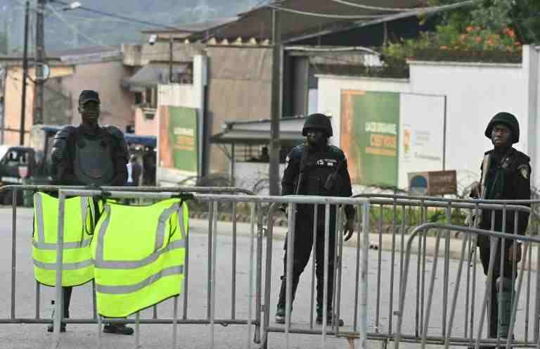 Côte d'Ivoire: les forces de sécurité encerclent les domiciles des chefs de l'opposition