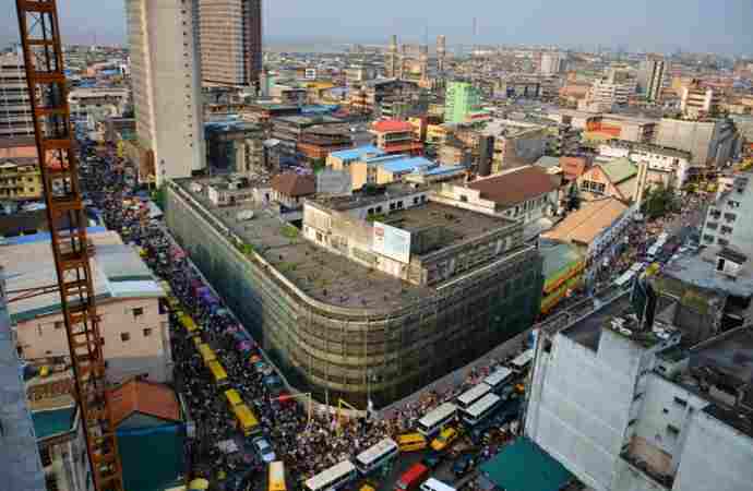 Covid-19 provoque une nouvelle récession au Nigéria, la première économie d'Afrique