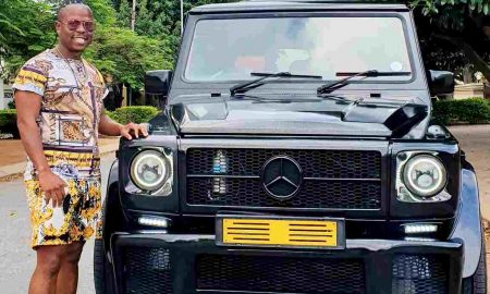 Vee Mampeezy exhibe son G-Wagon noir