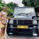 Vee Mampeezy exhibe son G-Wagon noir