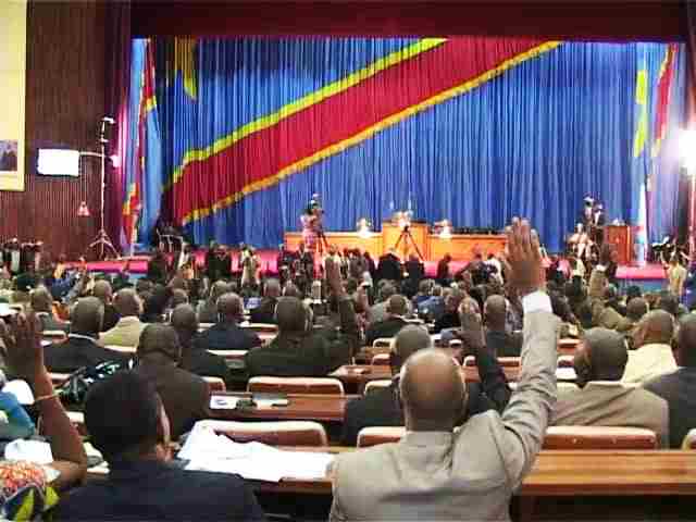 Le parlement de la RD Congo vote la destitution du président