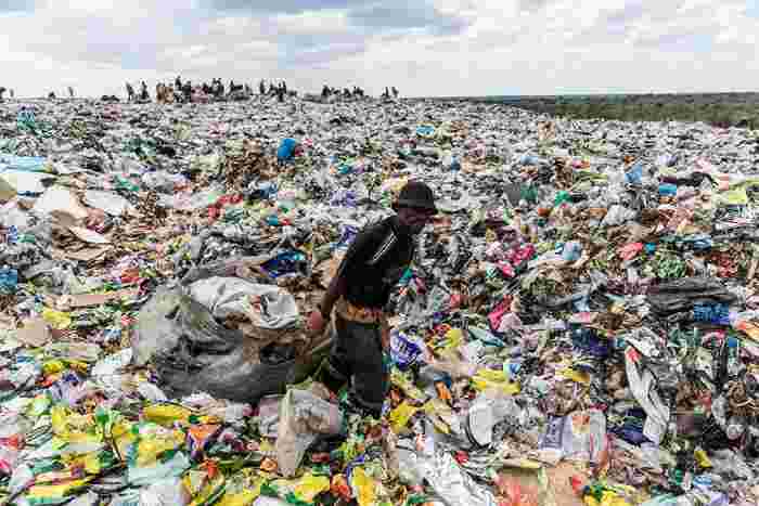 Sauver l'environnement et convertir les déchets en argent en Afrique