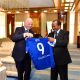 Le président camerounais discute du développement du football avec le président de la FIFA