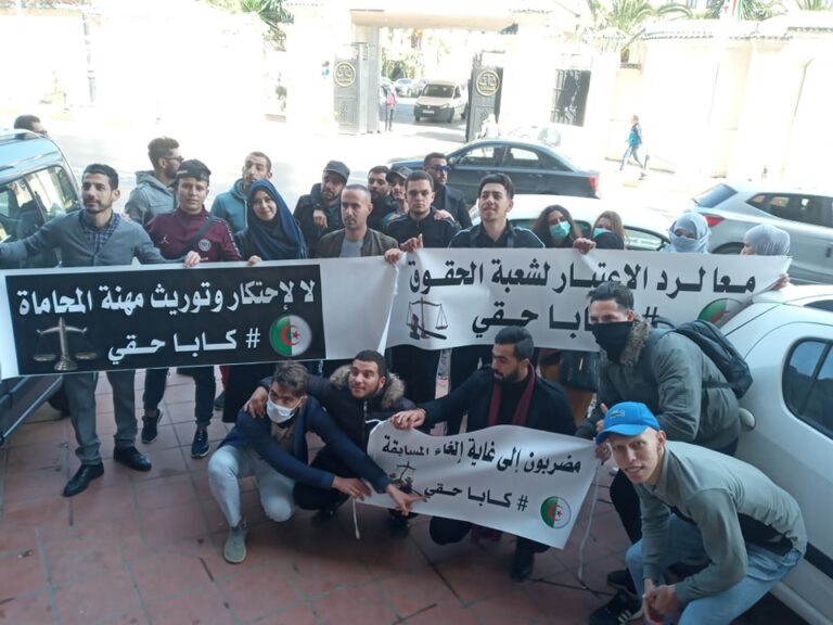 En Algérie, le conflit se poursuit entre le gouvernement et les étudiants en droit