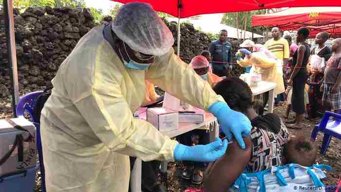 Un nouveau stock mondial de vaccins contre Ebola promet de changer pour le mieux l'Afrique