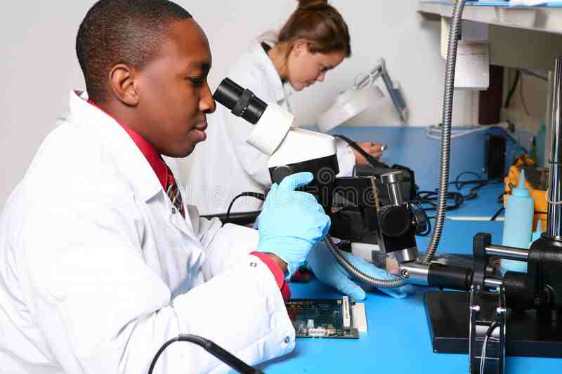 GSK et Novartis annoncent une collaboration pour soutenir la recherche scientifique en Afrique