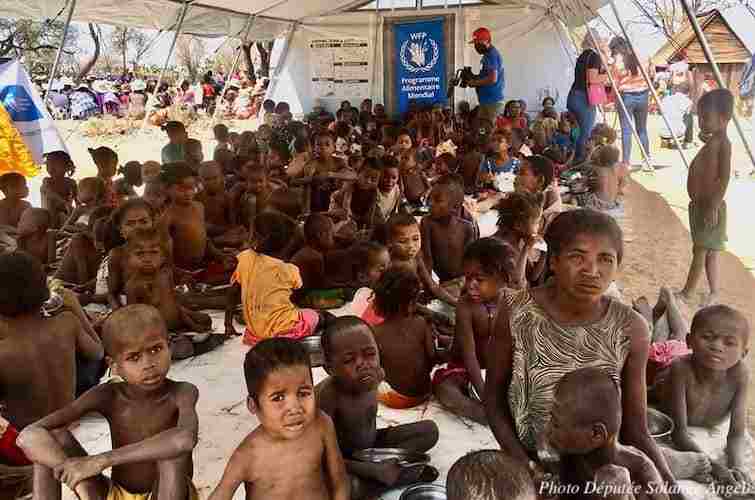 Une crise alimentaire sévère et des enfants contraints de mendier dans les rues du sud de Madagascar