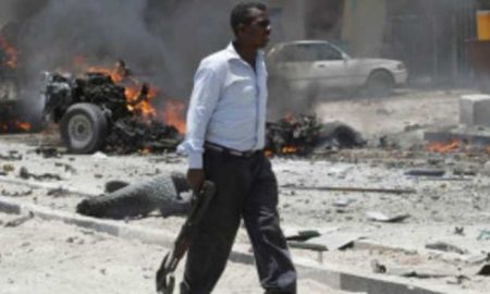 Une explosion cible une force de sécurité et un responsable en Somalie