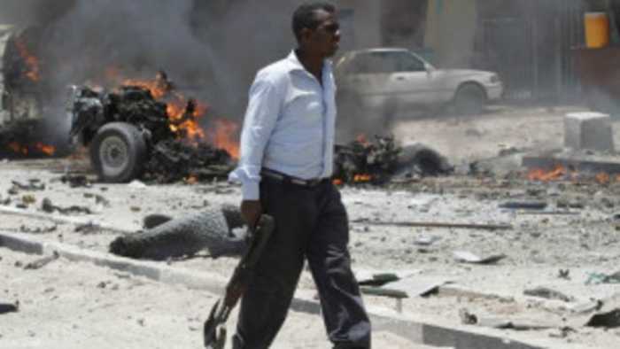 Une explosion cible une force de sécurité et un responsable en Somalie