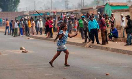 Afrique du Sud - les yeux sur l'avenir mais embourbés dans le présent