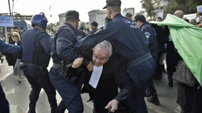 Tout le peuple en Algérie est mécontent de la situation, même les avocats manifestent…