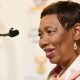 Critique d'une ministre sud-africain qui a déclaré que les personnes éduquées ne commettaient pas de viol