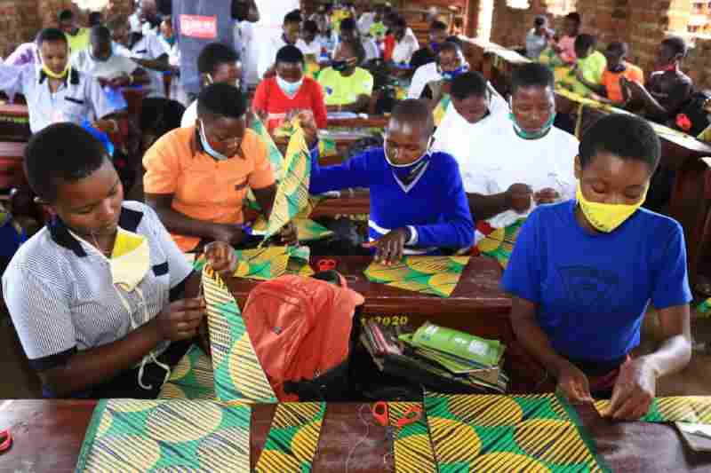 Innovative Smart Bag redéfinit la gestion des menstruations pour les filles réfugiées en Ouganda