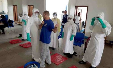 L'OMS intensifie ses efforts pour enrayer les flambées d'Ebola en Guinée et en RDC