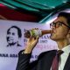 Un président africain propose une "boisson corona bio" comme alternative au vaccin