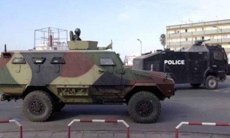Un juge libère l'opposition sénégalaise Sonko sous la protection de véhicules militaires