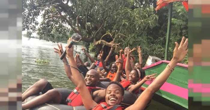 Les Ougandais découvrent les joies de `` Tubing the Nile ''