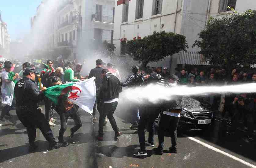 Algérie : Les généraux utilisent l'épouvantail du terrorisme pour intimider le peuple algérien