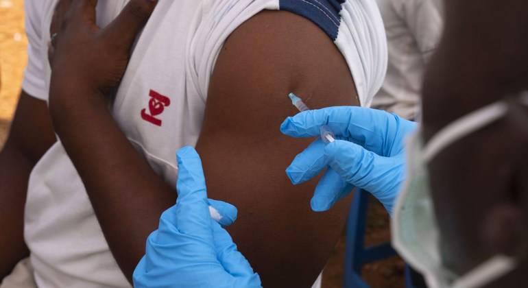 Le conseil de paix et de sécurité africain proteste contre la "distribution injuste" des vaccins