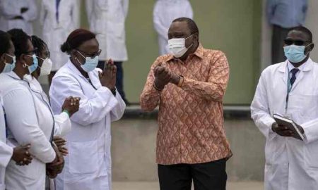 Les infirmières ambulantes du Kenya apportent le vaccin contre le virus à l'intérieur du pays