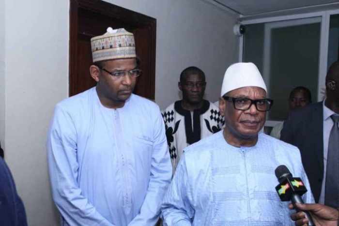 L'arrestation du président du Mali et du Premier ministre à la base d'Al-Askari, au milieu des craintes d'une tentative de coup d'État