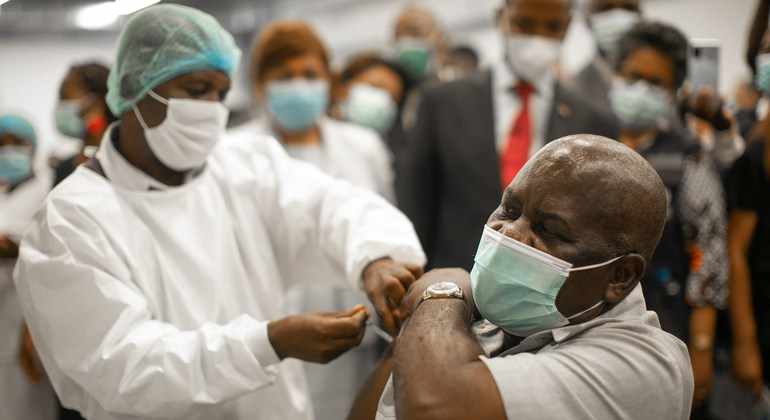 OMS : L'Afrique a besoin de toute urgence de 20 millions de deuxièmes doses de vaccin COVID-19