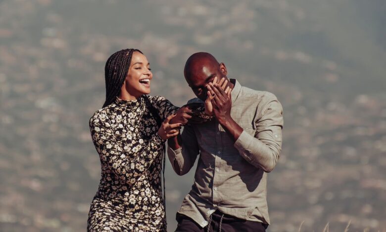 Le Dr Musa Mthombeni et Liesl Laurie sont fiancés