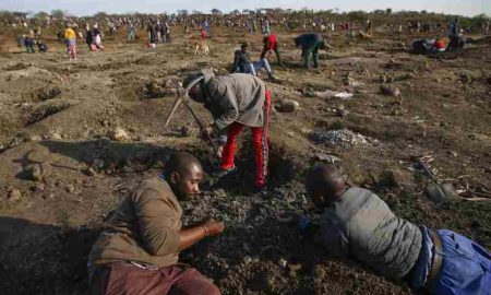 Des pierres déterrées par des milliers de prospecteurs en Afrique du Sud ne sont pas des diamants, mais des cristaux de quartz