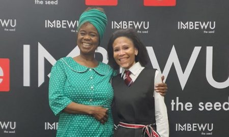 Leleti Khumalo et Sindi Dlathu reconstituent la routine de danse Sarafina