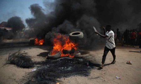 Des manifestants bloquent les routes pour protester contre les meurtres et les enlèvements au Nigeria