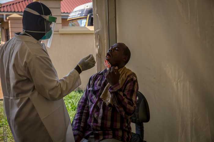 L'Ouganda ferme des écoles et suspend ses déplacements pour faire face à l'augmentation des infections causées par Corona