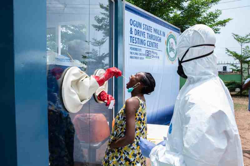 L'Ouganda entre en confinement total après la flambée des infections par Covid 19