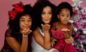 Pearl Thusi et ses filles sont enthousiasmées par leur dernier appareil électroménager