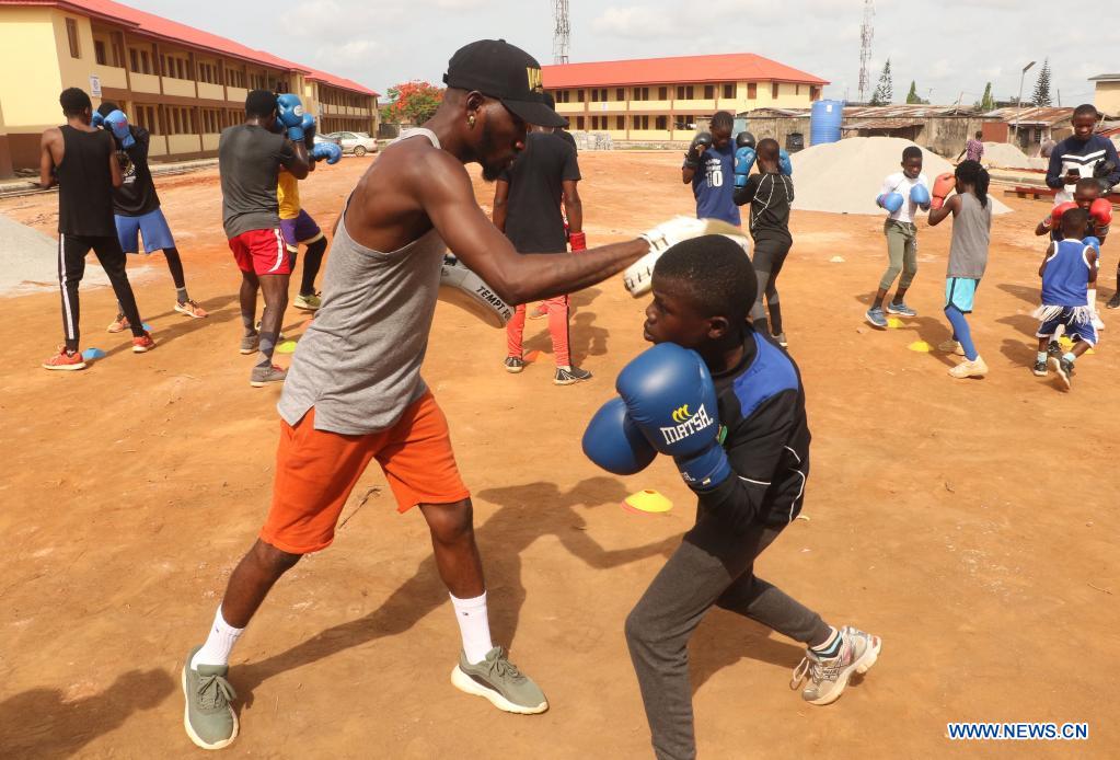 Le prodige de la boxe nigérian aspire à se frayer un chemin dans la vie