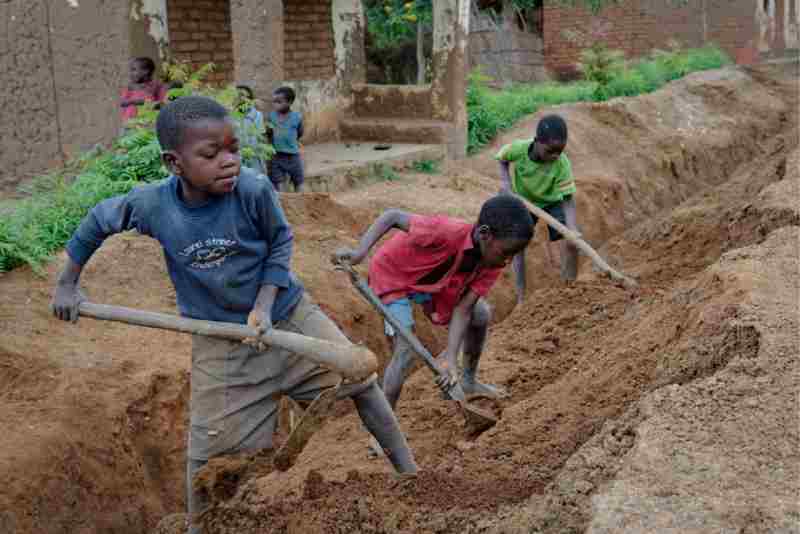 Togo…Des parents envoient leurs enfants travailler à cause de la faim