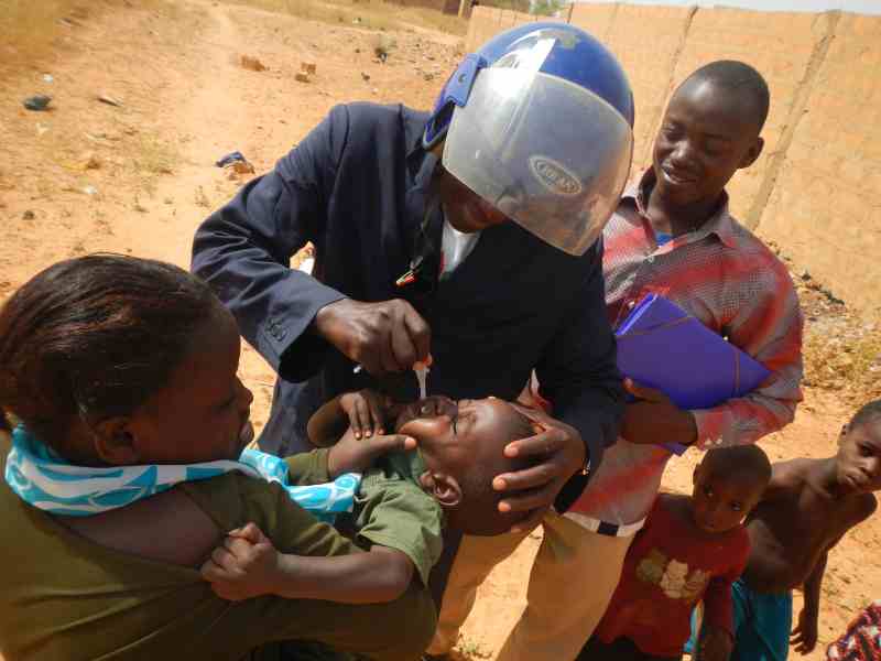 Protéger les enfants du paludisme : un investissement rentable dans la société africaine