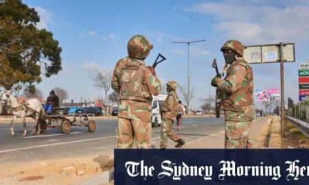 Après que 117 personnes ont été tuées dans des violences, l'Afrique du Sud déploie 25 000 soldats pour réprimer le sabotage