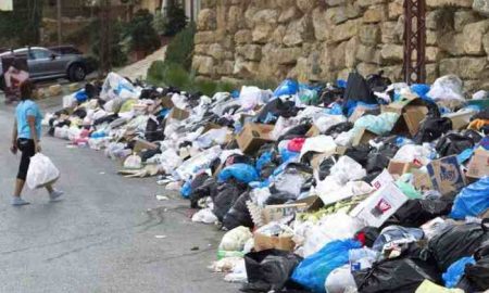 À cause de la coupure d'eau, les Algériens défèquent dans des sacs en plastique