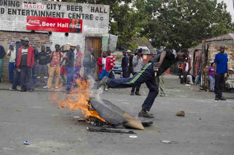 La violence s'étend à Johannesburg après l’incarcération de Jacob Zuma