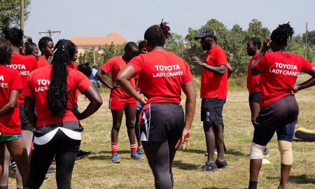 Leonard Lubambula presente l’équipe d’Ouganda Lady Cranes Squad qui va affronter le Zimbabwe