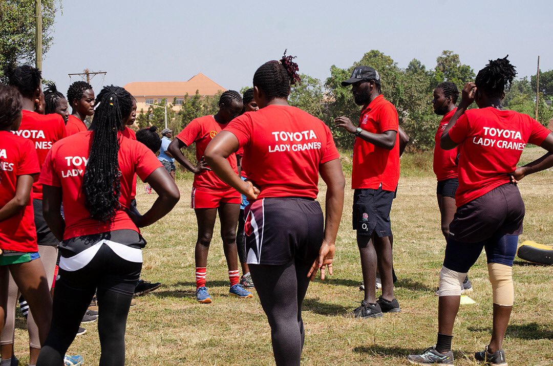 Leonard Lubambula presente l’équipe d’Ouganda Lady Cranes Squad qui va affronter le Zimbabwe