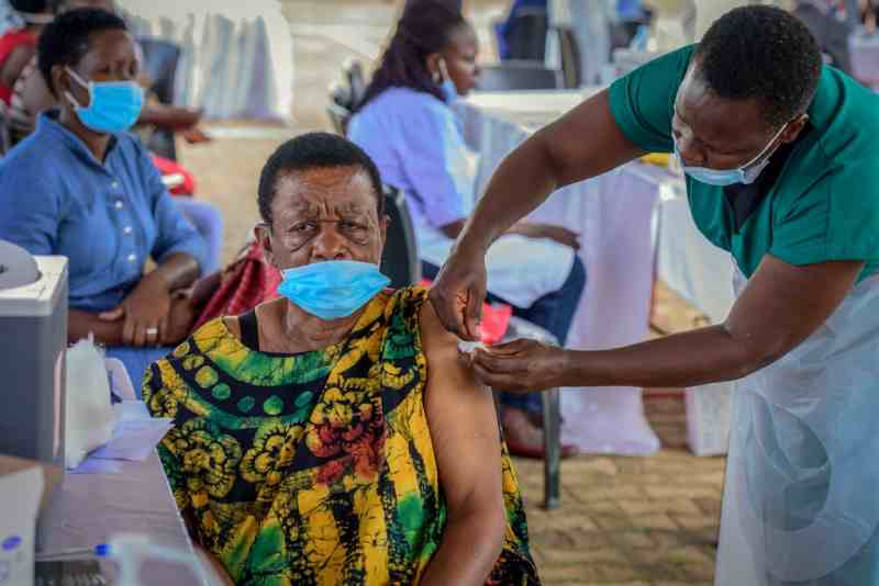 "Payer d’abord"...Les hôpitaux privés augmentent la souffrance des patients Corona en Ouganda