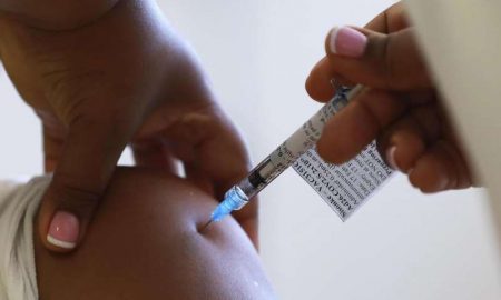 Ouganda... Vaccination de 800 personnes avec de fausses doses du vaccin Corona