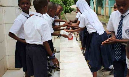 Les écoles rouvrent en Tanzanie selon les directives du gouvernement pour stopper la propagation de Covid-19