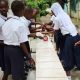 Les écoles rouvrent en Tanzanie selon les directives du gouvernement pour stopper la propagation de Covid-19