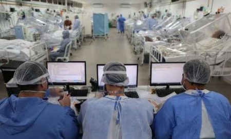 Avec les hôpitaux surpeuplés en Tunisie, les associations transportent les soins de santé des patients Covid vers les domiciles