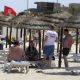 Les touristes affluent en Tunisie alors que les médecins luttent pour lutter contre le covid-19