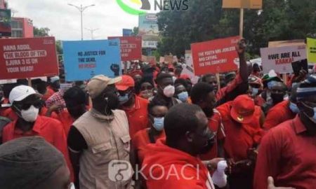 Sous le slogan "Réformer le pays"...la capitale ghanéenne, Accra, assiste à une manifestation de masse