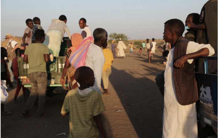 Pieds nus et sans-abri… Des milliers d'Éthiopiens fuyant la mort vers des zones en dessous du seuil de pauvreté dans l'est du Soudan